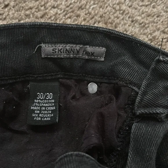 NWOT Men's black ripped skinny jeans. Waist size 30/30. - Picture 6 of 6